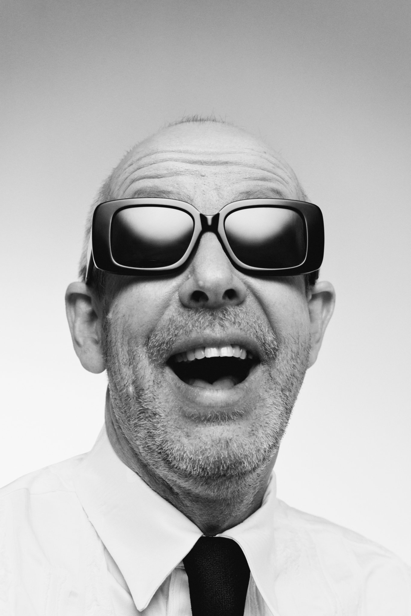 Bilde av Arvid Krogh med solbrille fra Holzweiler