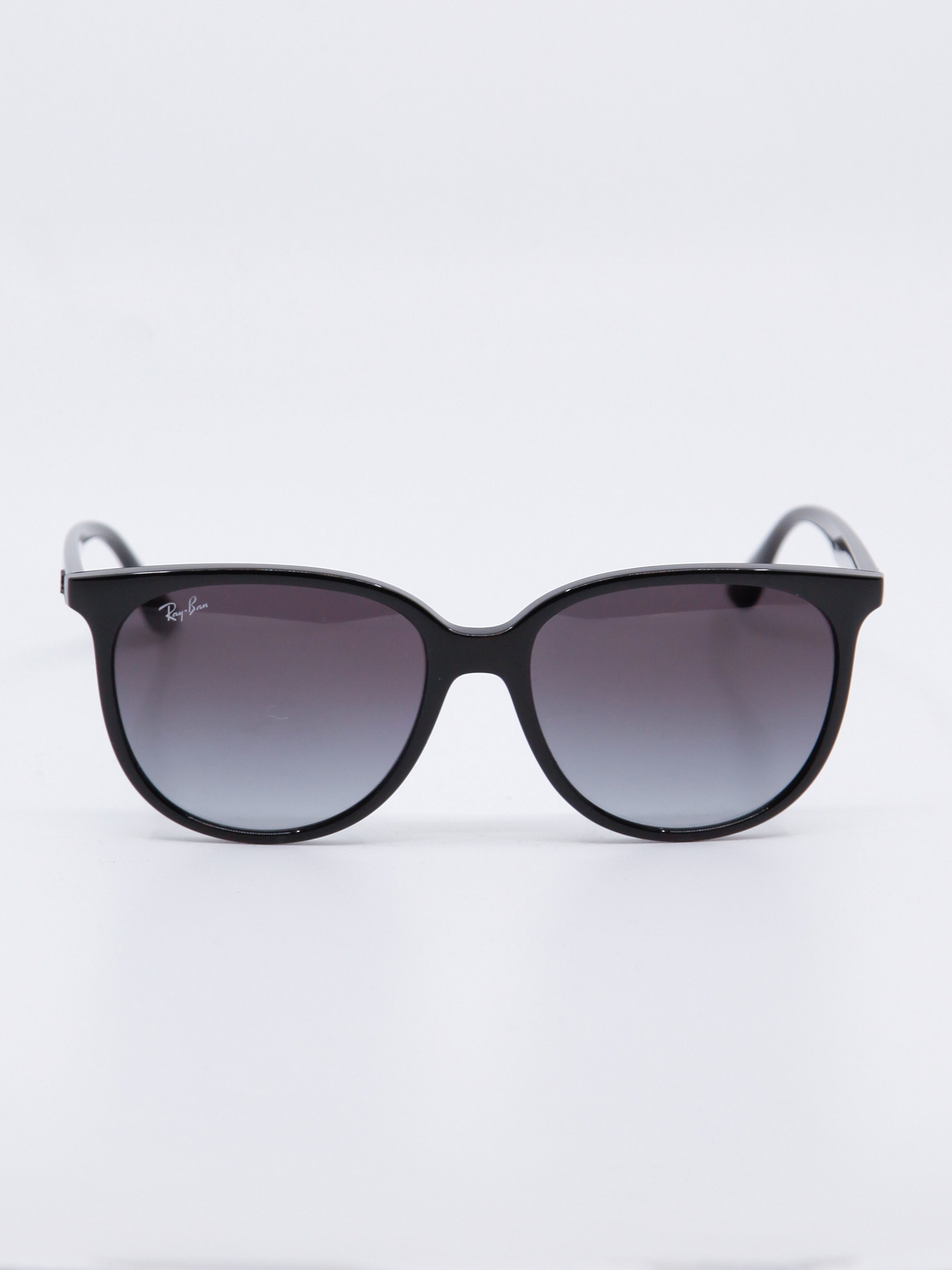 Sort og rund solbrille med svart ramme og gråblå glass, bilde forfra