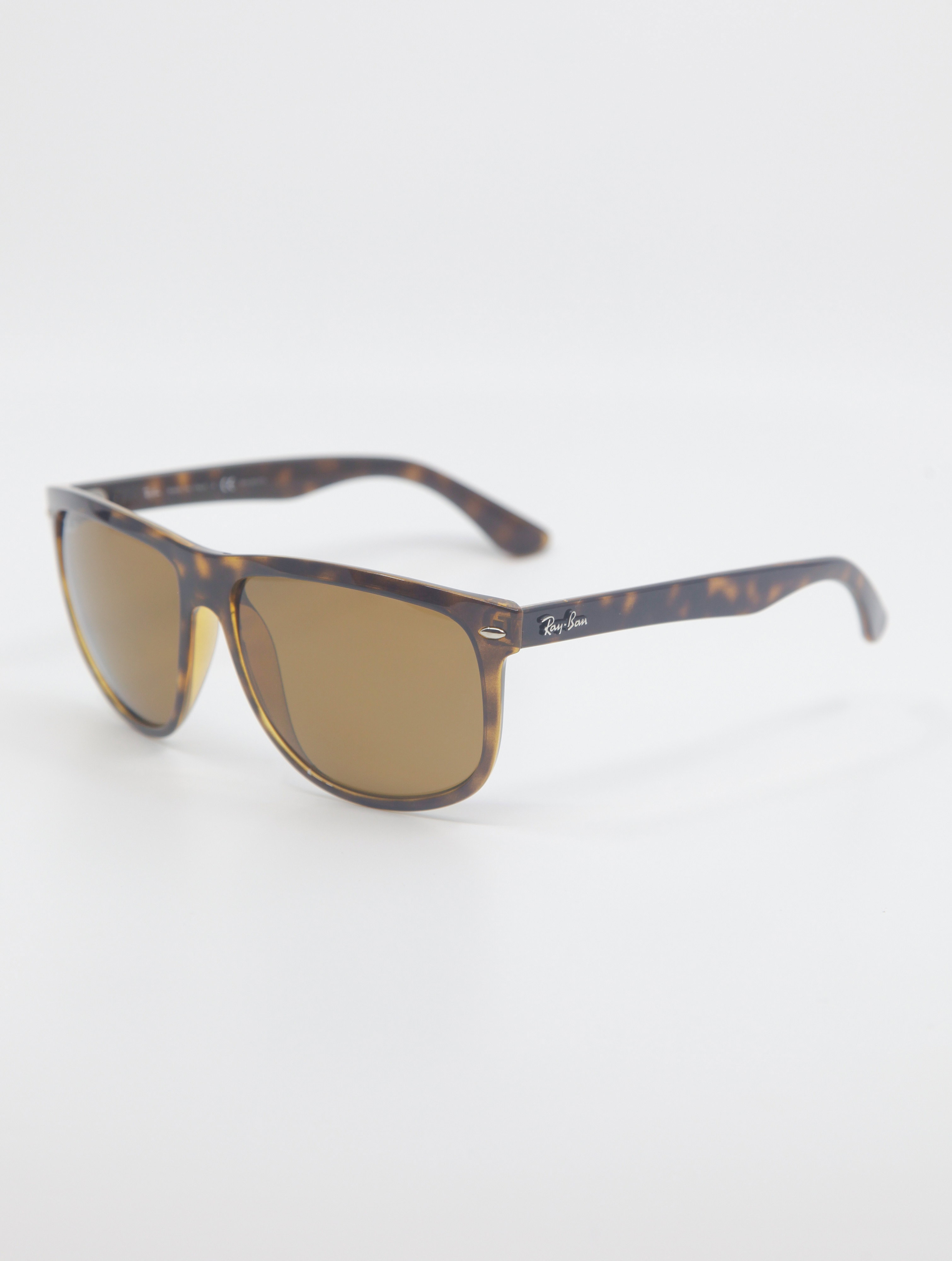 Bilde av solbrille fra Ray-Ban, modellnummer RB4147