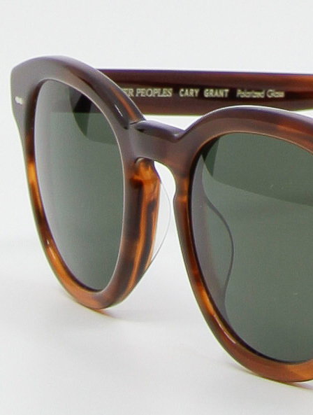 Nærbilde av  Oliver Peoples OV5413 SU