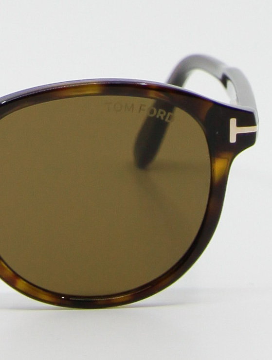 Nærbilde av solbrille TF834