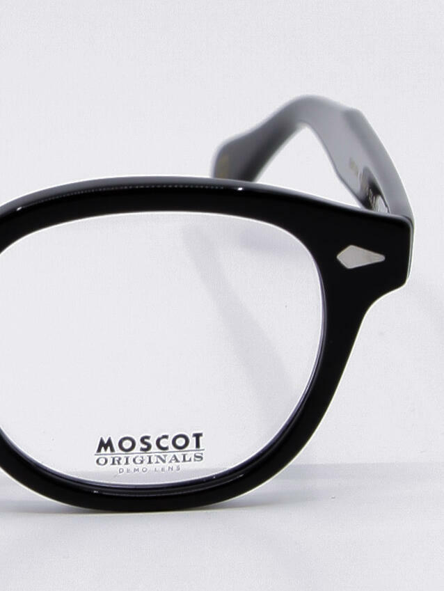 Nærbilde av brille Lemtosh