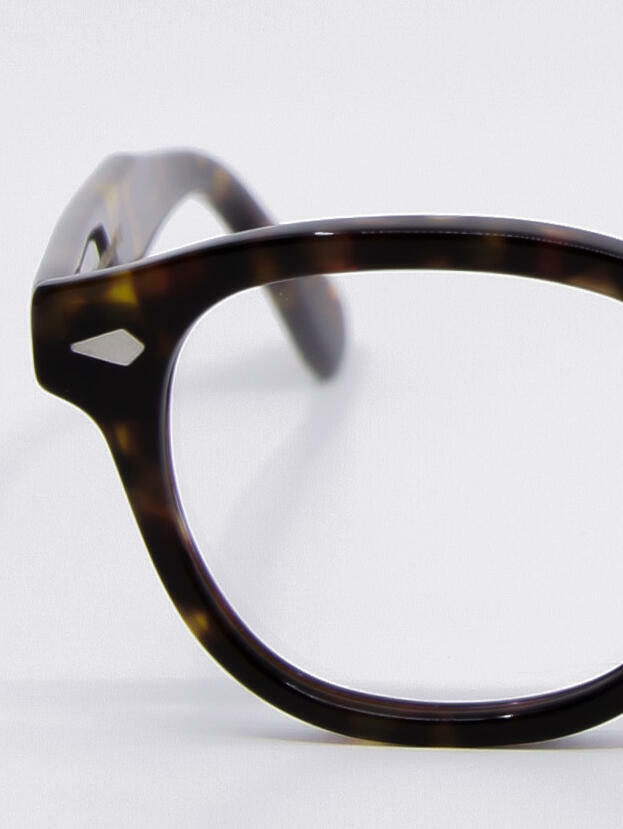 Nærbilde av brille Lemtosh i farge tortoise
