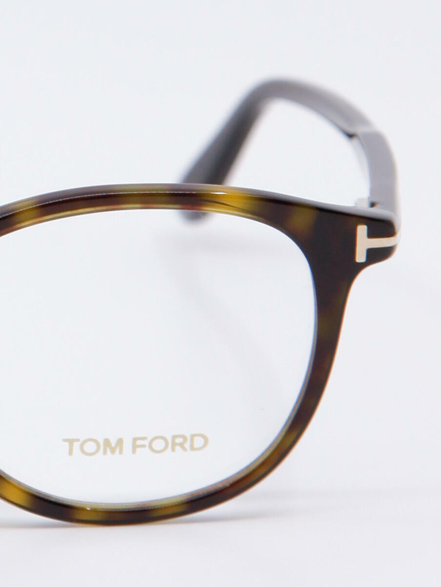 Nærbilde av Tom Ford FT5401