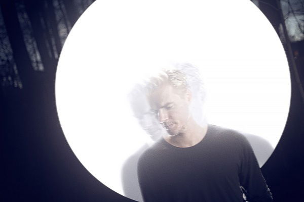 Carl Louis 0410 v1 med1