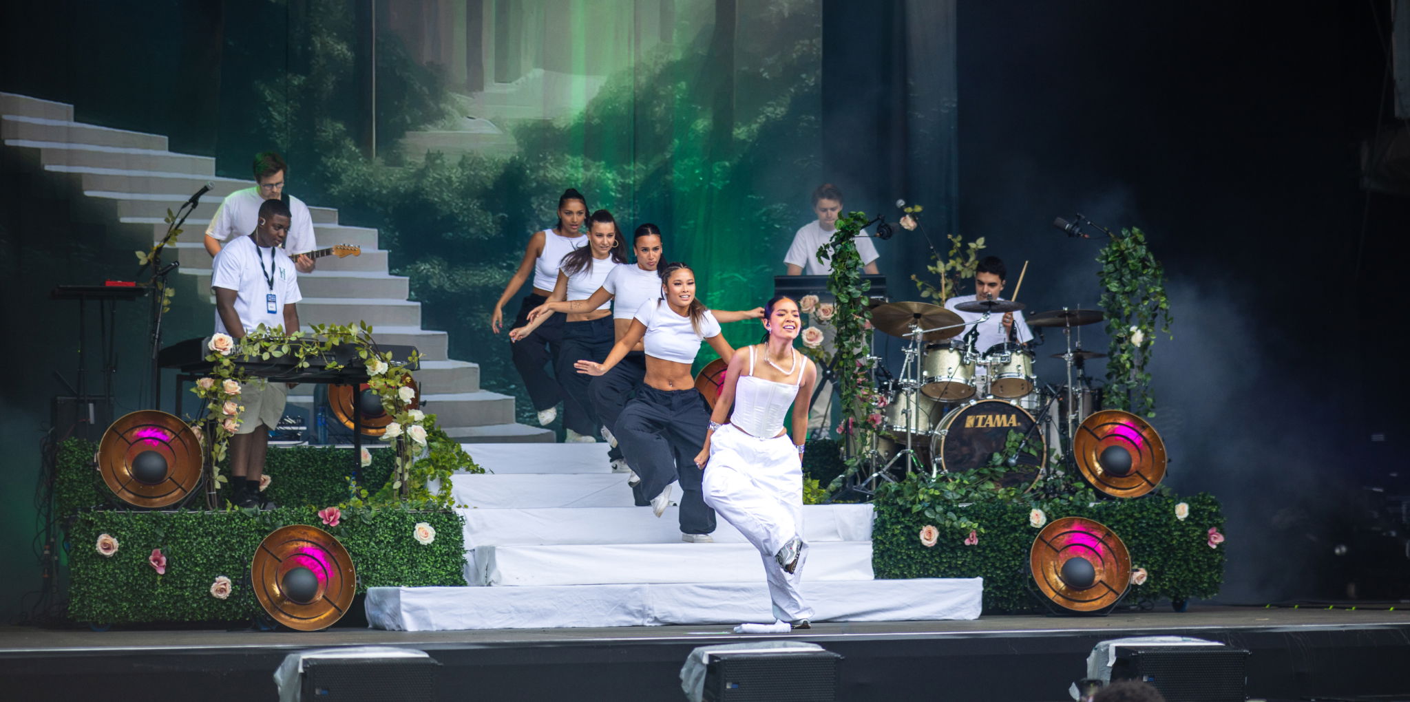 HILLARI på scenen under Øyafestivalen. (Foto: Henning Askjer Lefsaker)
