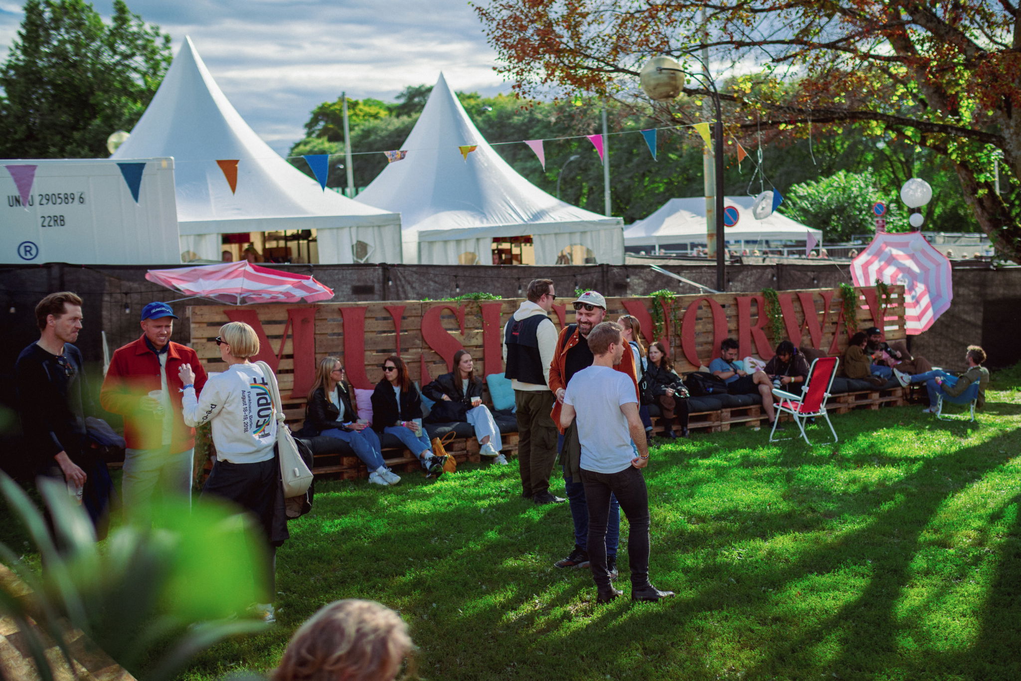 Fra mixed zone under Øya International på Øyafestivalen 2023. (Foto: Henning Lefsaker)
