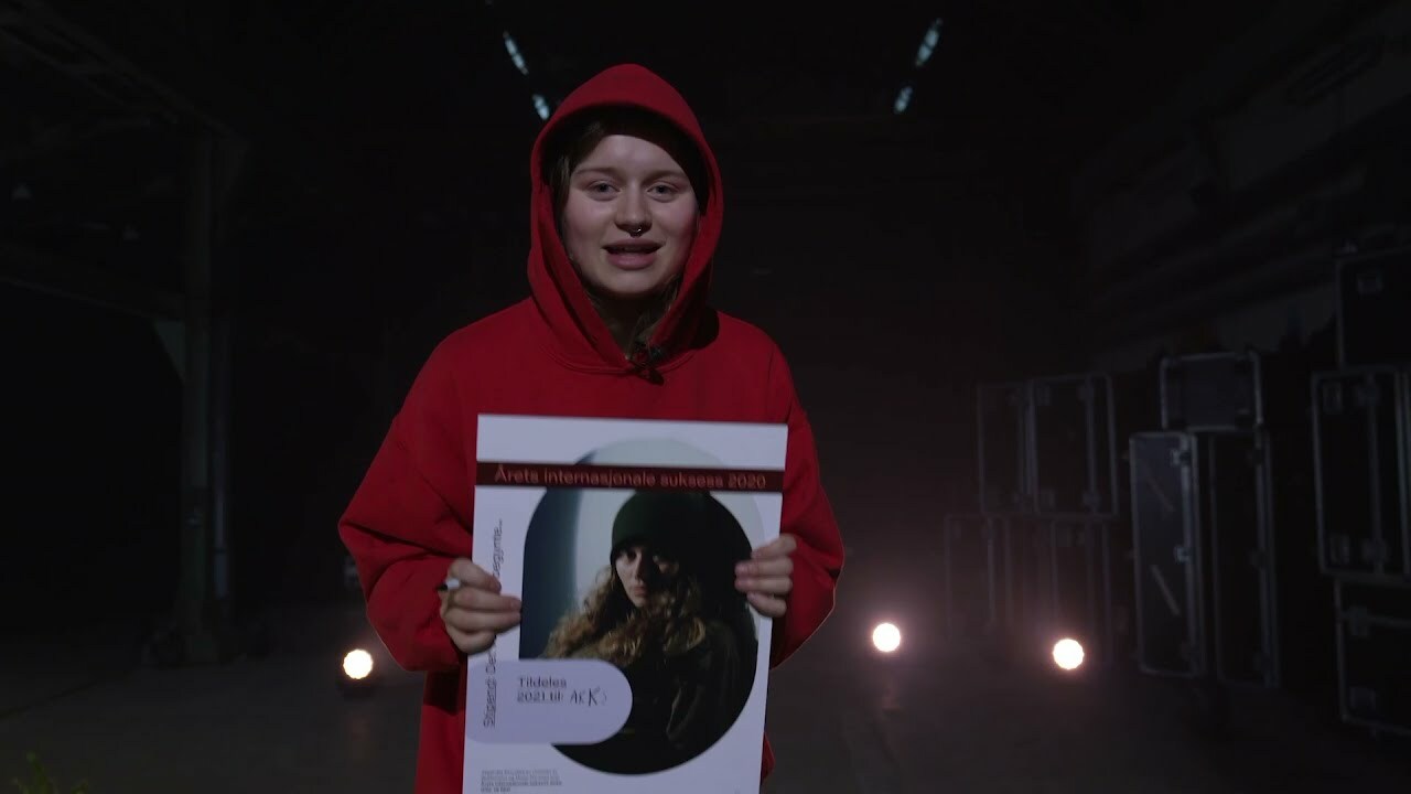 Vinner Arets Internasjonale Suksess2020 Girl In Red
