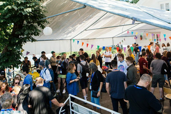 Bleik oya international 600x400 600x400