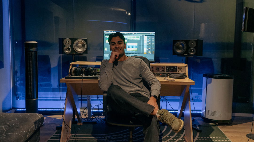 Christopher Kvalheim i studioet hos Rolig Records. (Foto: Christian Carpagnano)