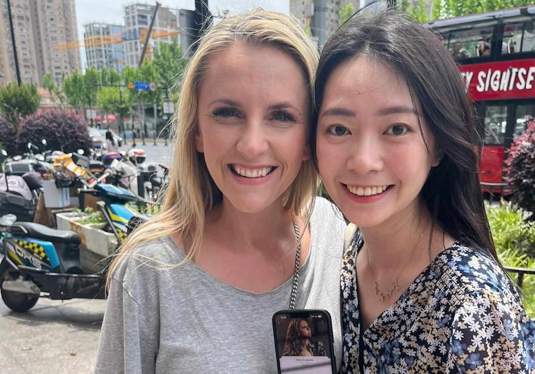 Arredondo med en kinesisk fan (Foto: Bjørn Terje Bråthen)