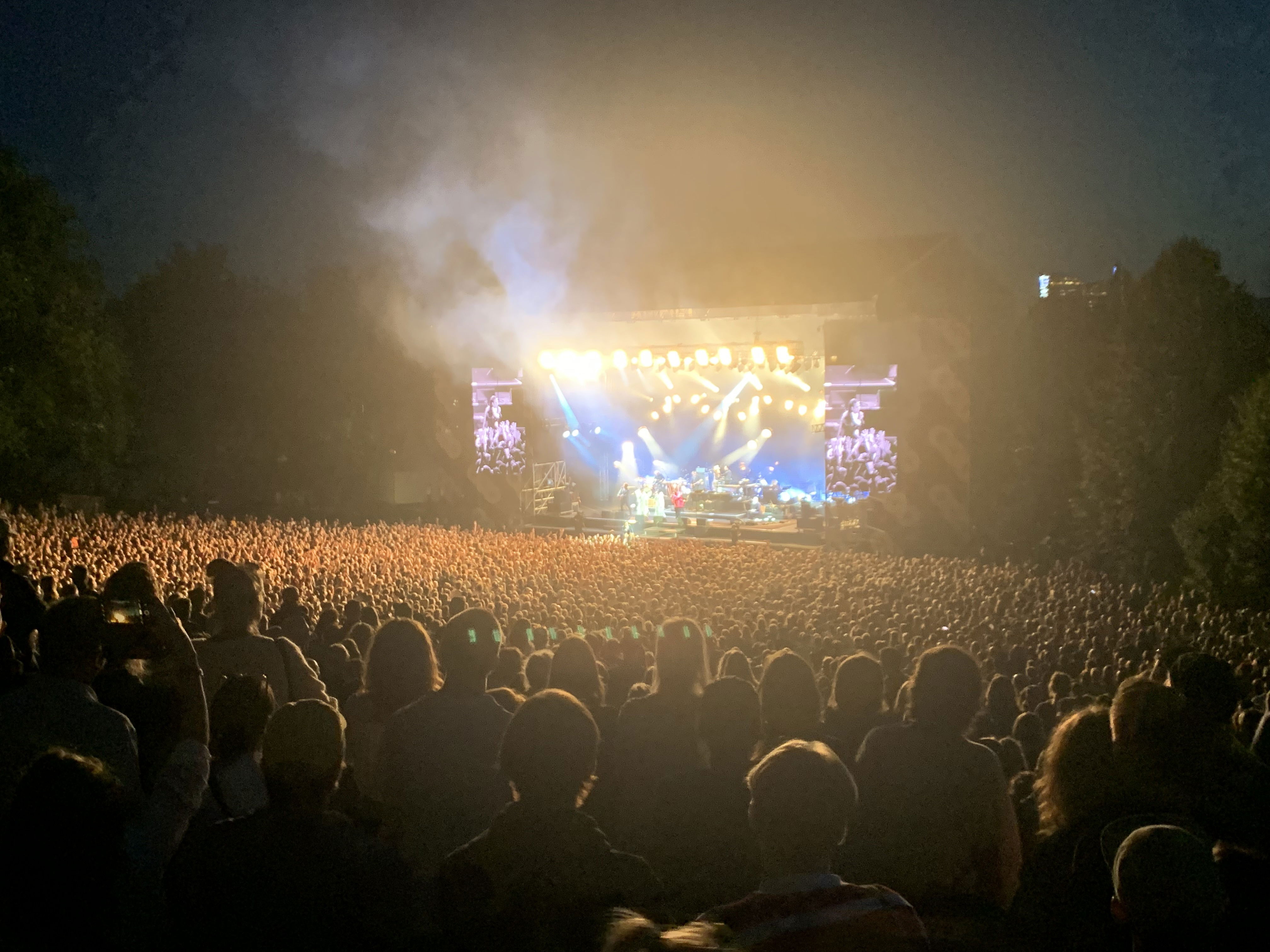 Fra konsert i Amfiet på Øyafestivalen 2022. (Foto Carl Kristian Johansen)